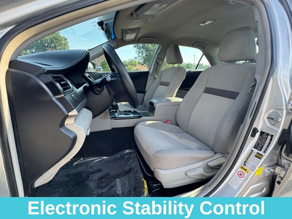 2012 Toyota Camry LE photo 13