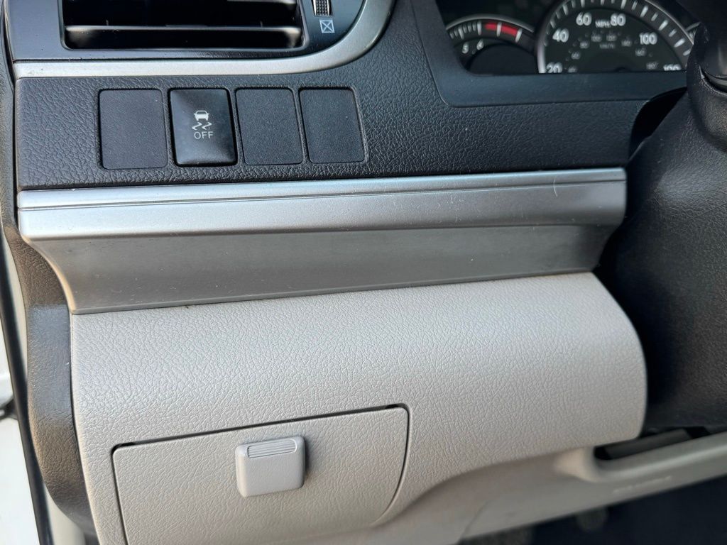 2012 Toyota Camry LE photo 16