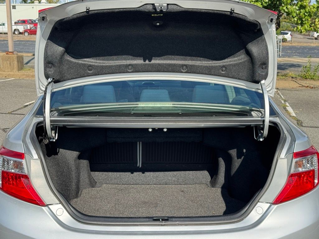 2012 Toyota Camry LE photo 21