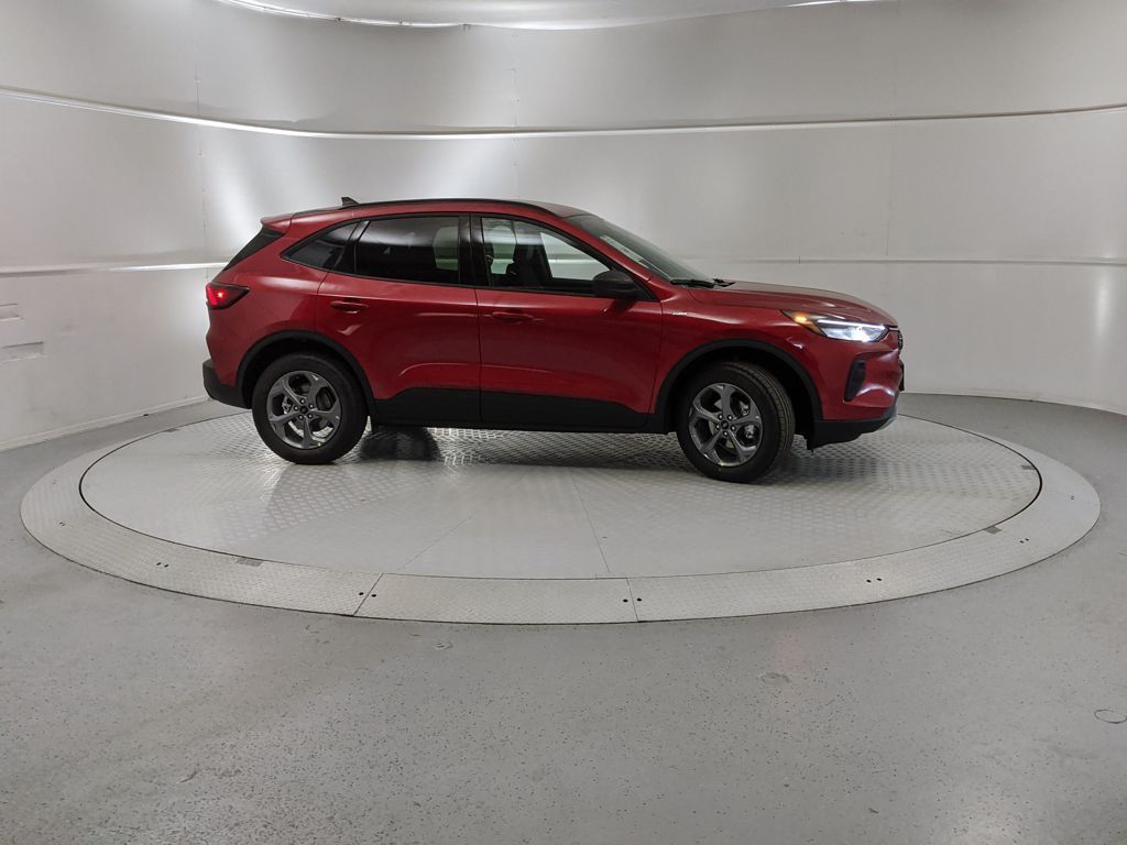 2026 Ford Escape ST-Line photo 2