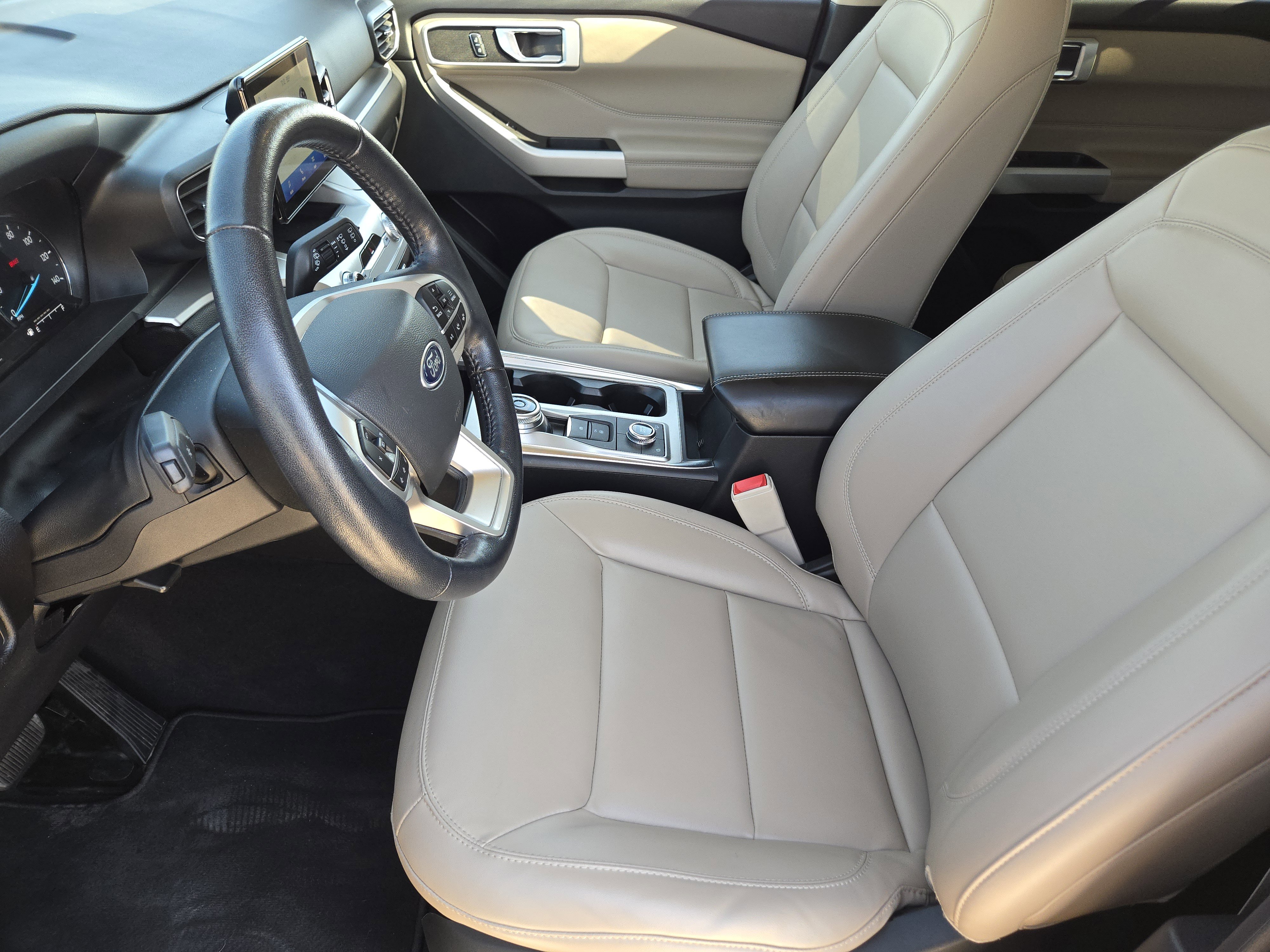 2022 Ford Explorer XLT photo 13