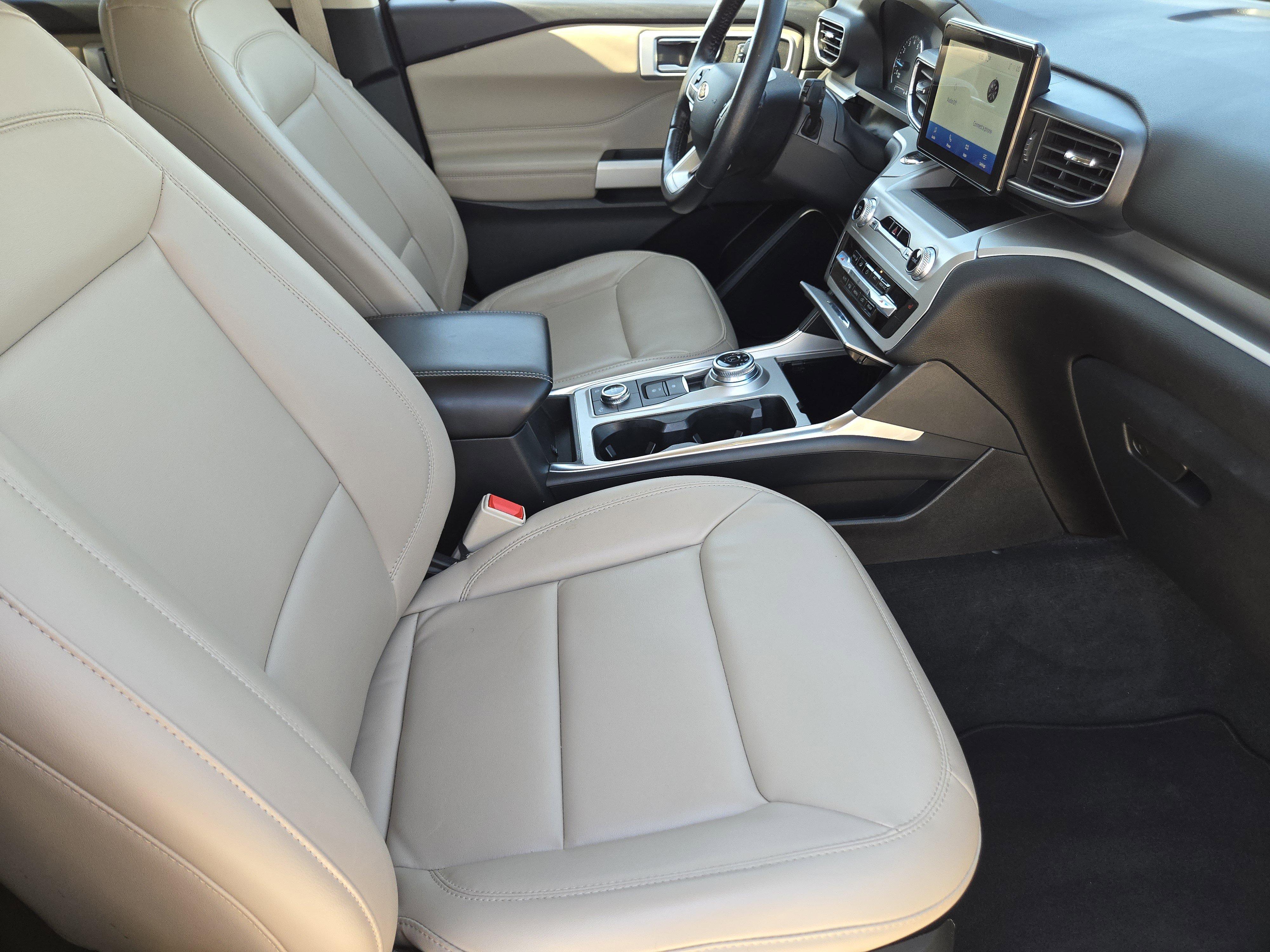 2022 Ford Explorer XLT photo 14