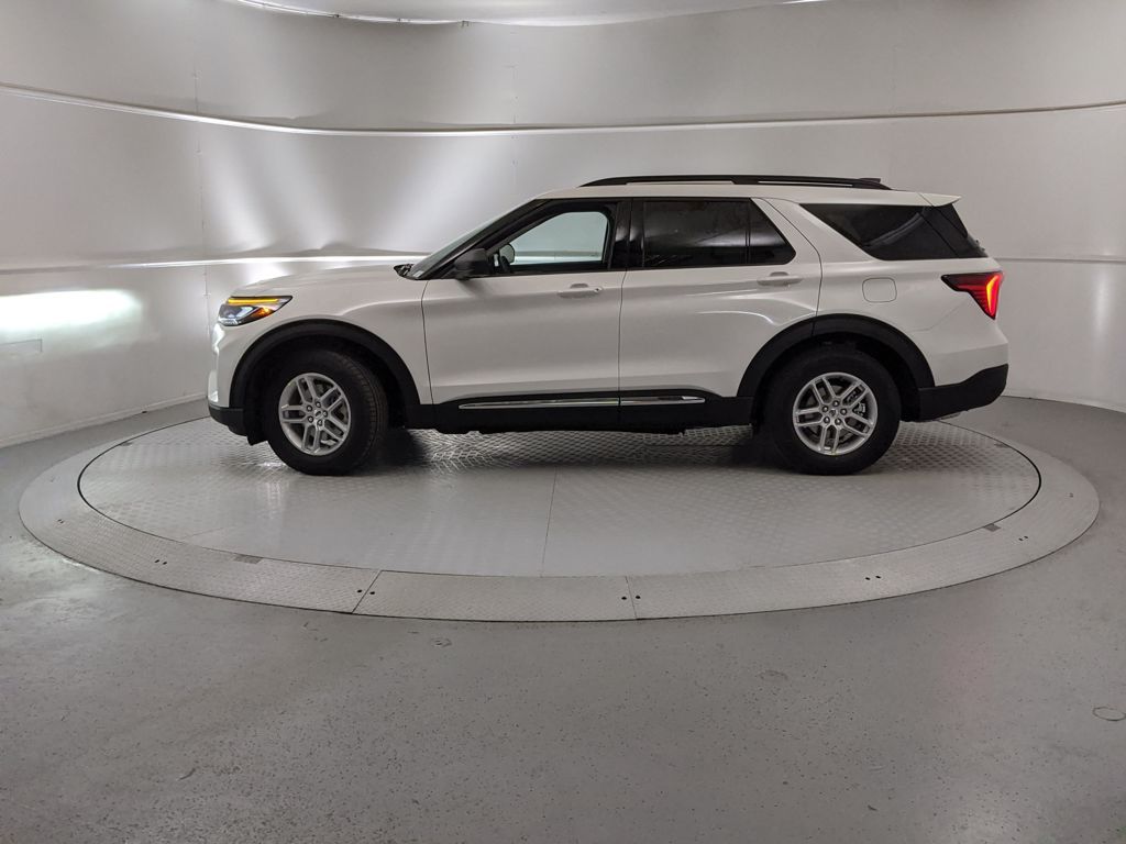 2025 Ford Explorer photo 4