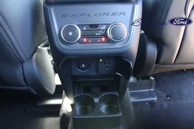 2025 Ford Explorer ST-Line photo 10