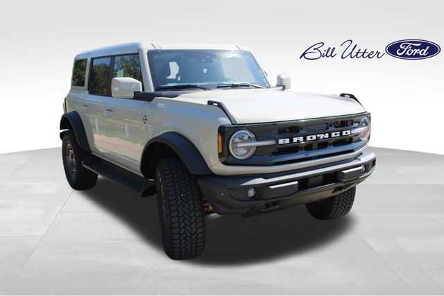 2025 Ford Bronco Outer Banks photo 2