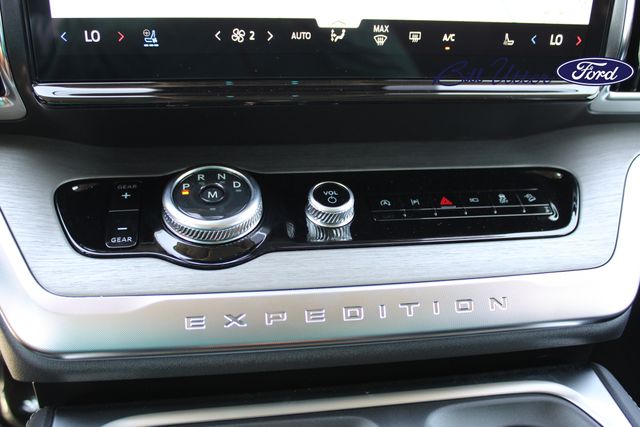 2025 Ford Expedition MAX Platinum photo 14