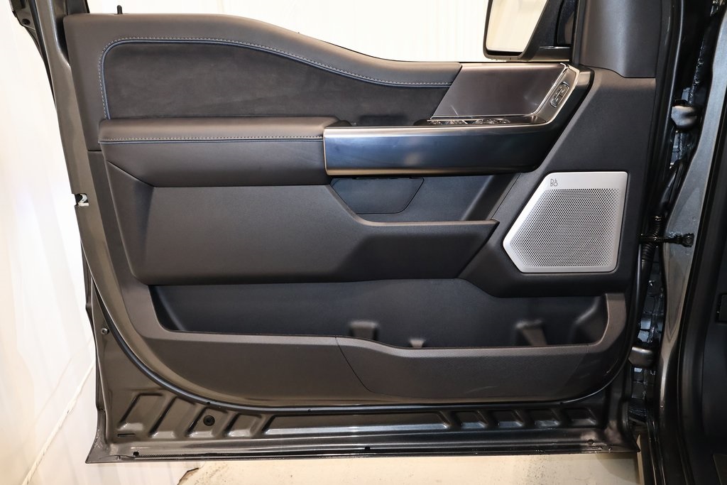 2025 Ford F-150 Platinum photo 9