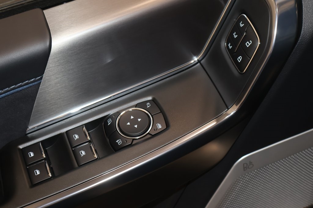 2025 Ford F-150 Platinum photo 10