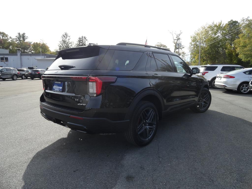 2025 Ford Explorer ST-Line photo 3