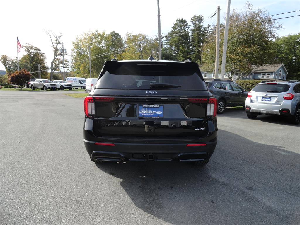 2025 Ford Explorer ST-Line photo 4