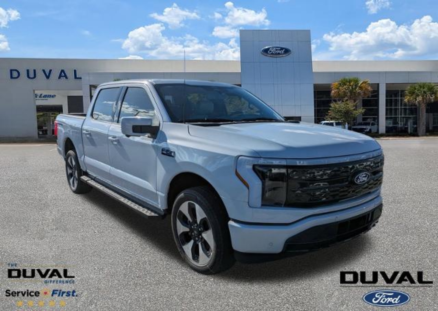 2025 Ford F-150 Lightning Platinum's photo