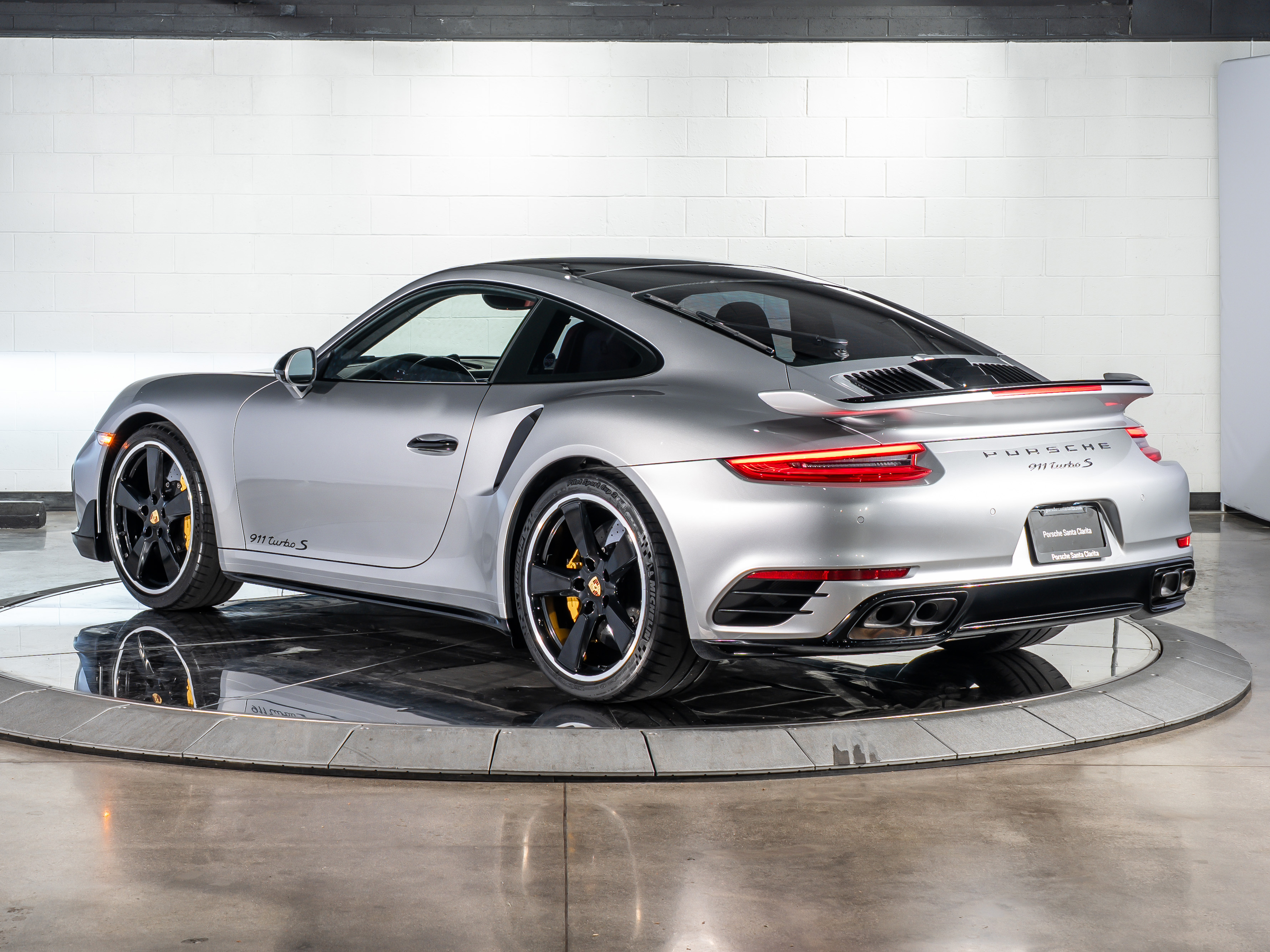 2017 Porsche 911 Turbo S photo 3