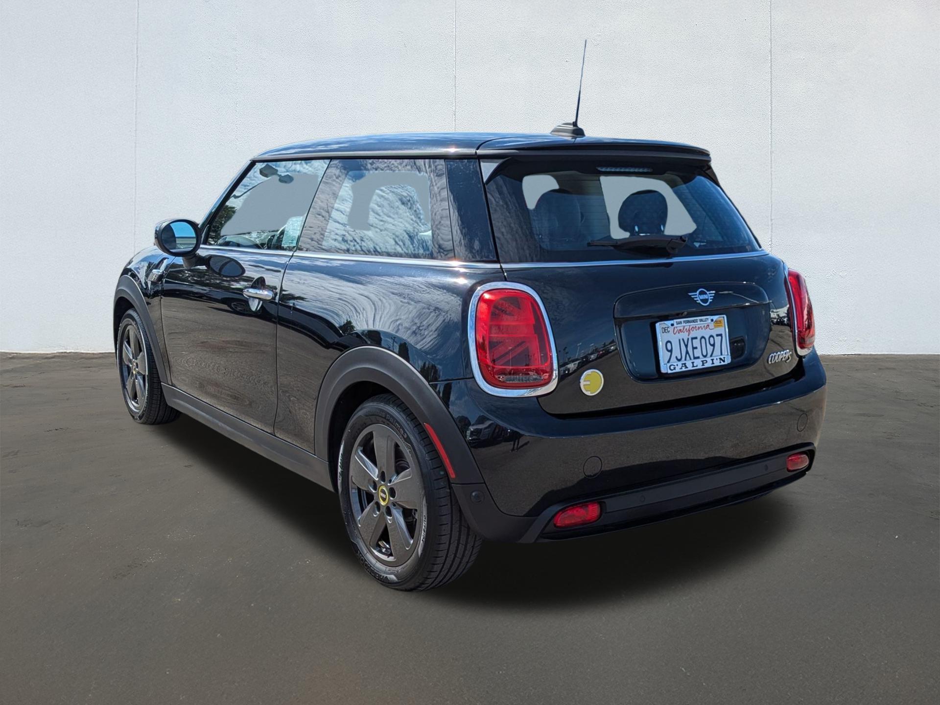 2024 Mini Cooper SE Hardtop photo 3