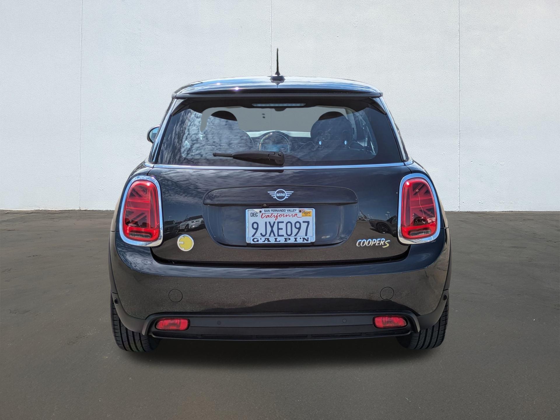 2024 Mini Cooper SE Hardtop photo 4