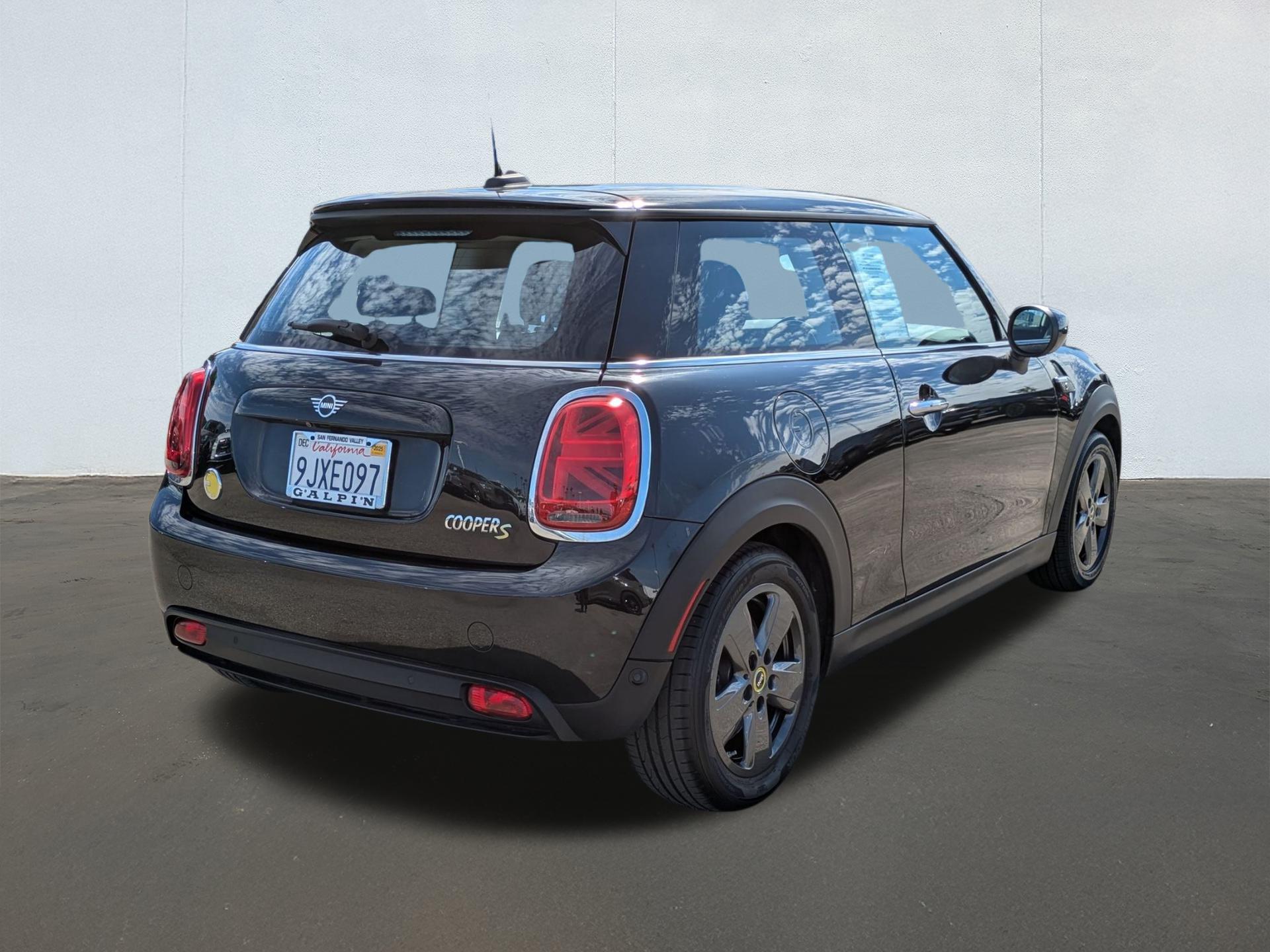 2024 Mini Cooper SE Hardtop photo 5