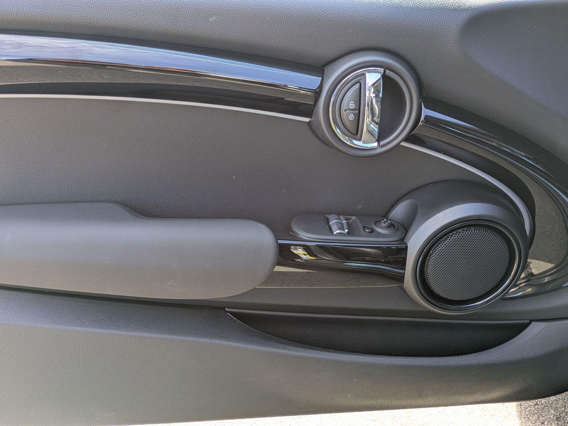 2024 Mini Cooper SE Hardtop photo 10