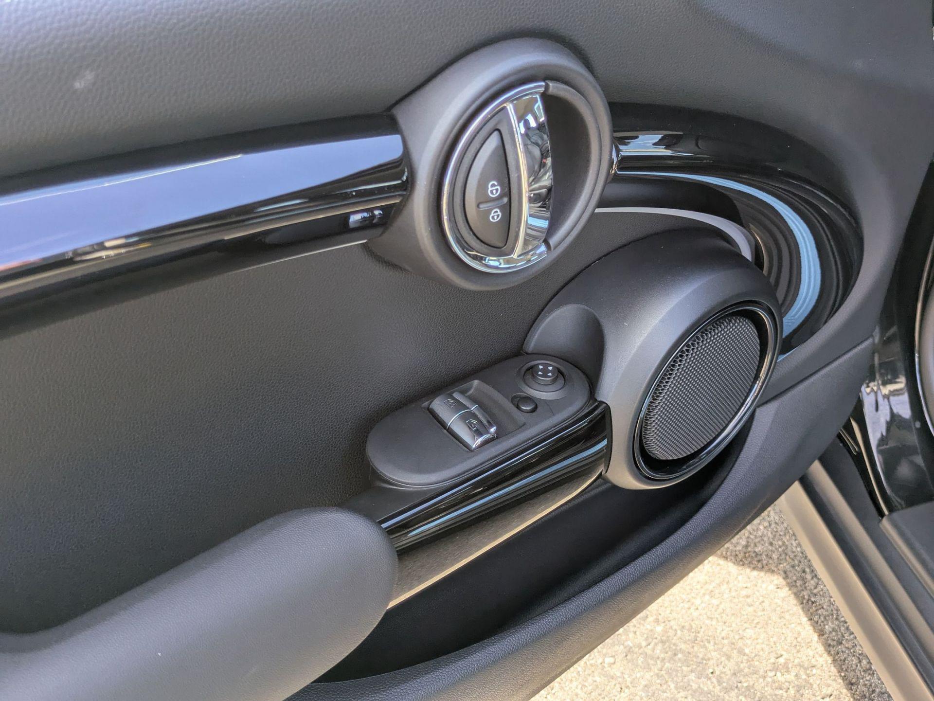 2024 Mini Cooper SE Hardtop photo 11