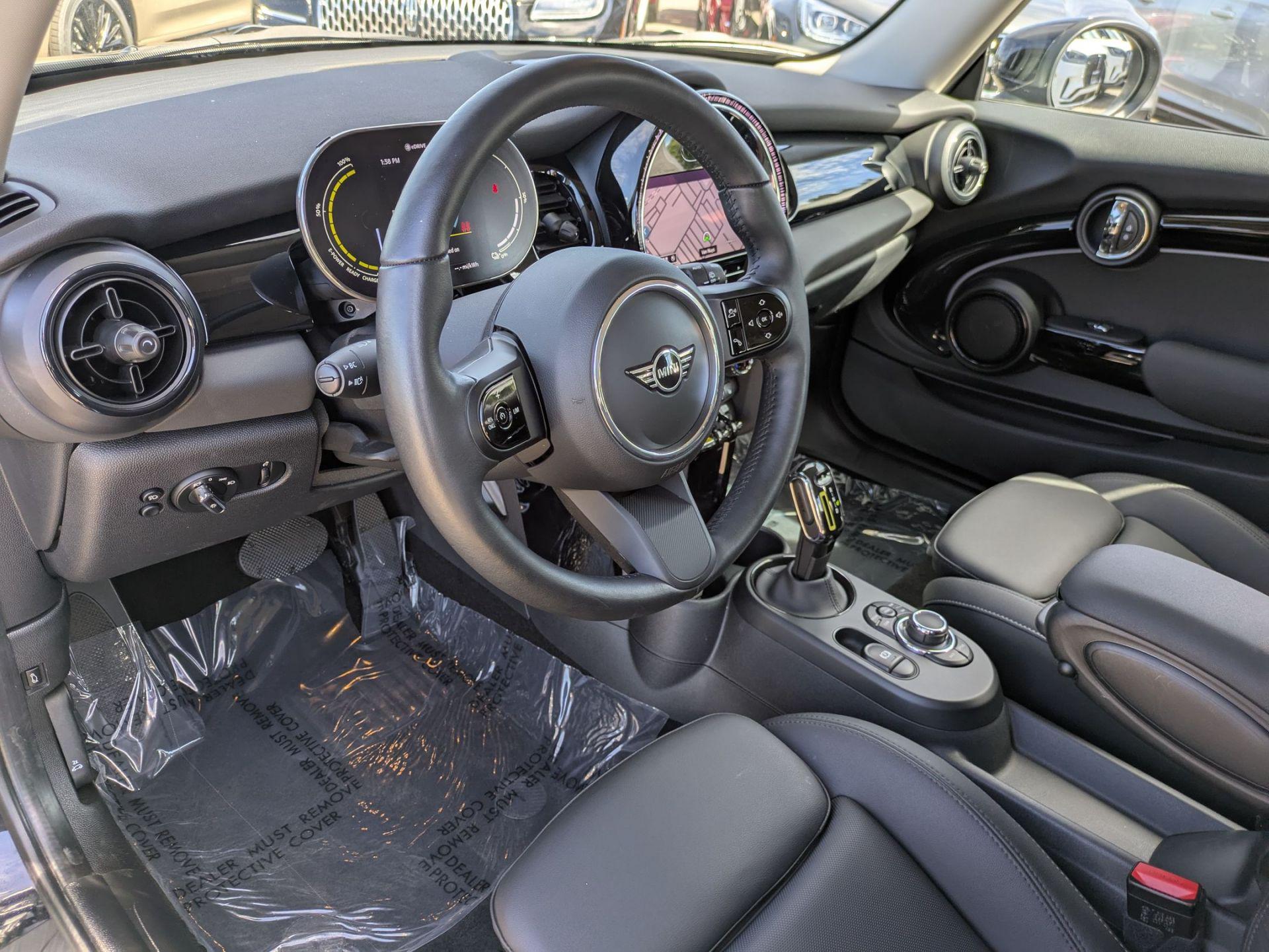 2024 Mini Cooper SE Hardtop photo 12