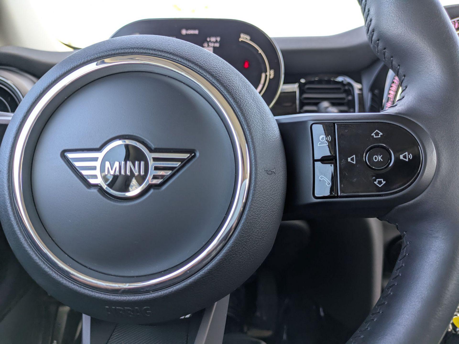 2024 Mini Cooper SE Hardtop photo 14