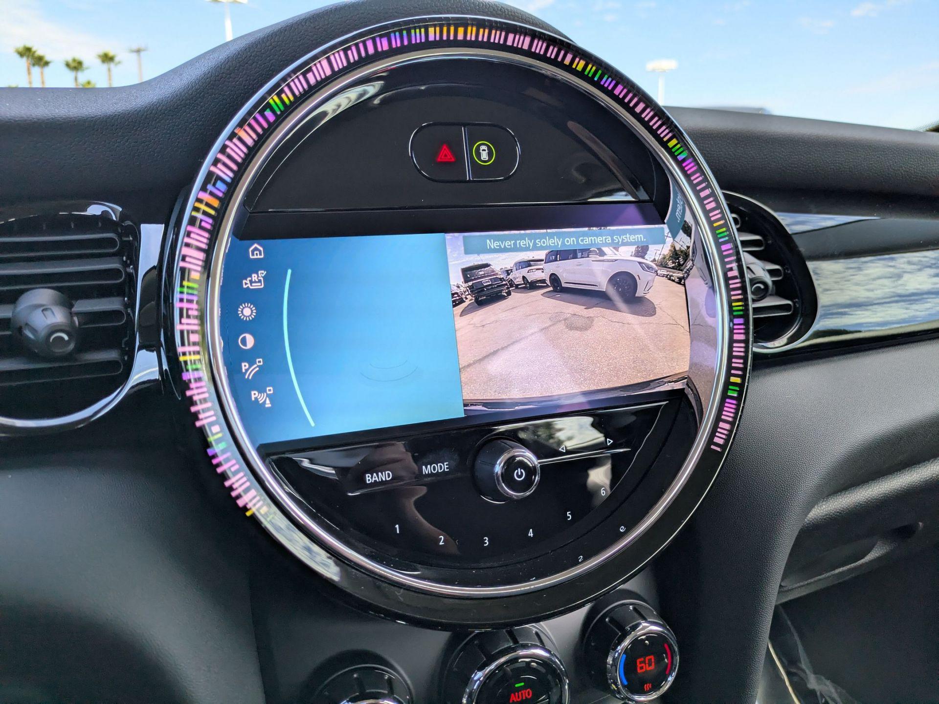 2024 Mini Cooper SE Hardtop photo 18