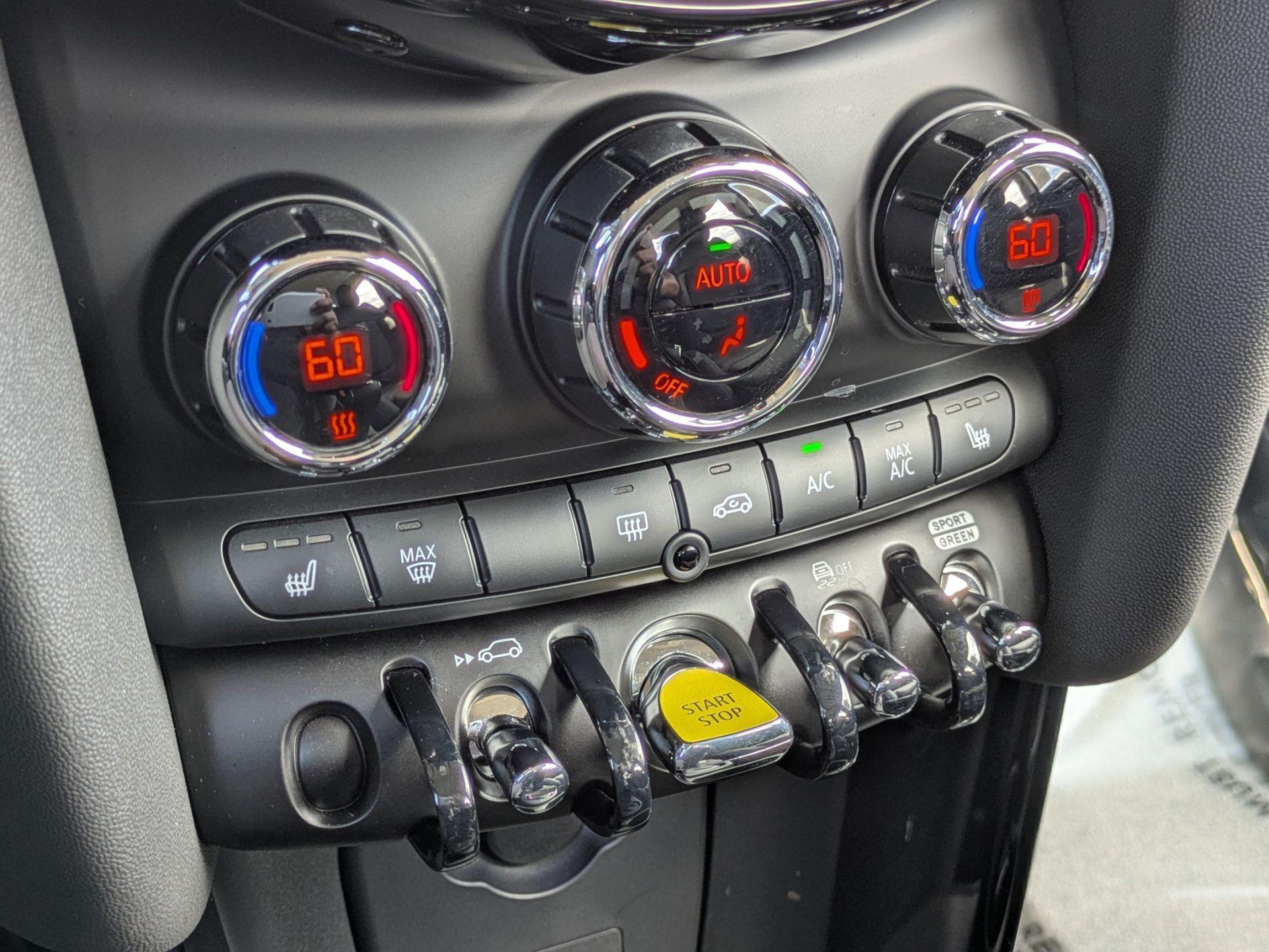 2024 Mini Cooper SE Hardtop photo 19