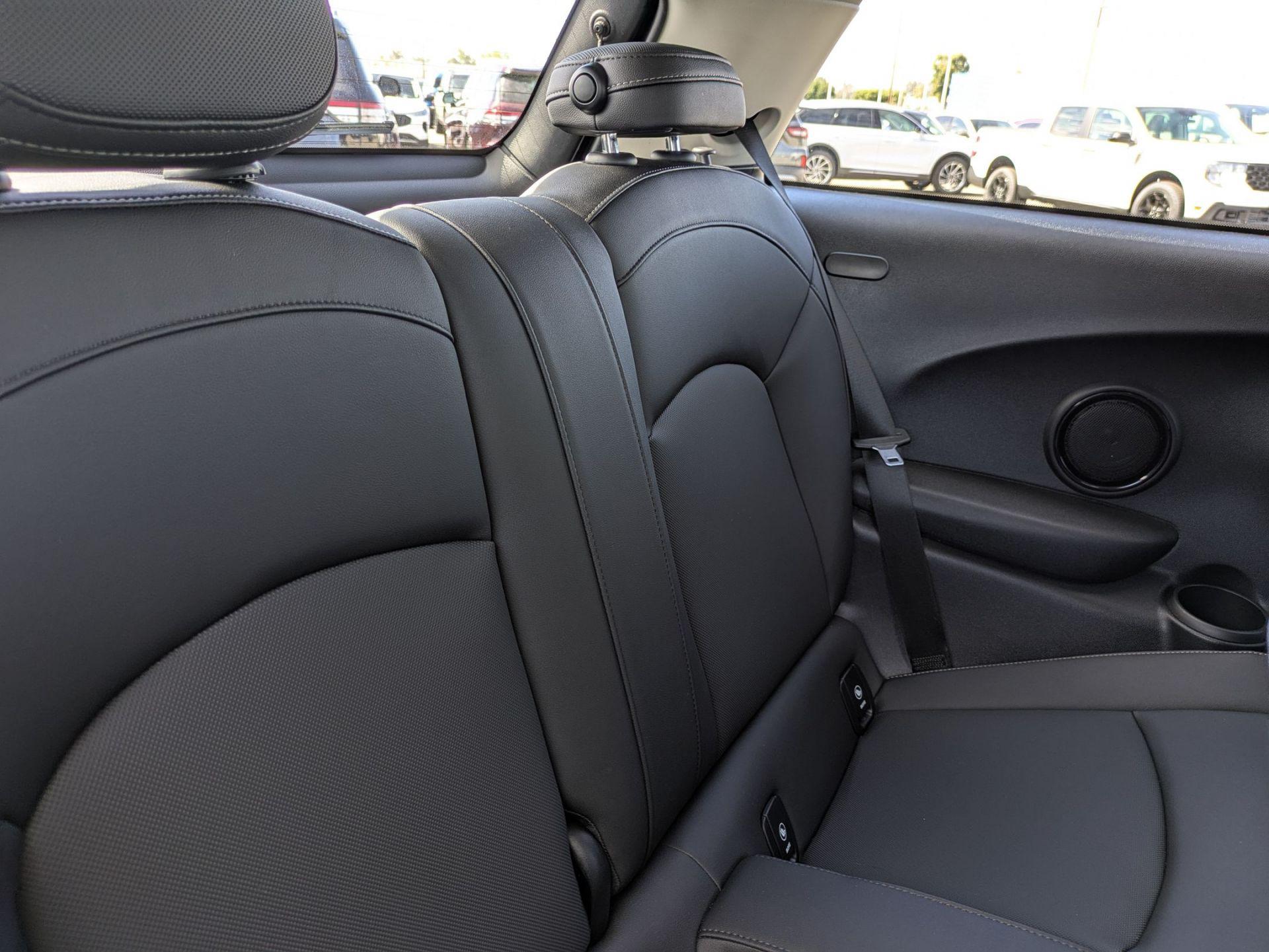 2024 Mini Cooper SE Hardtop photo 23