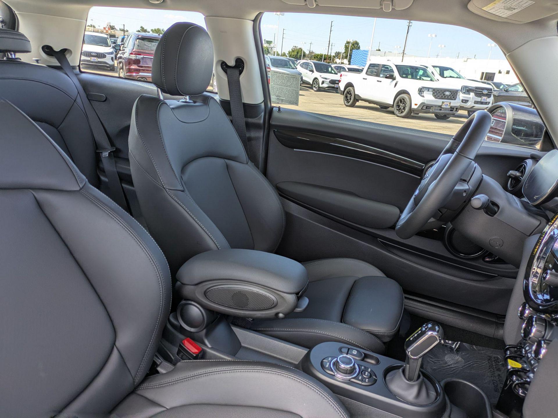 2024 Mini Cooper SE Hardtop photo 24