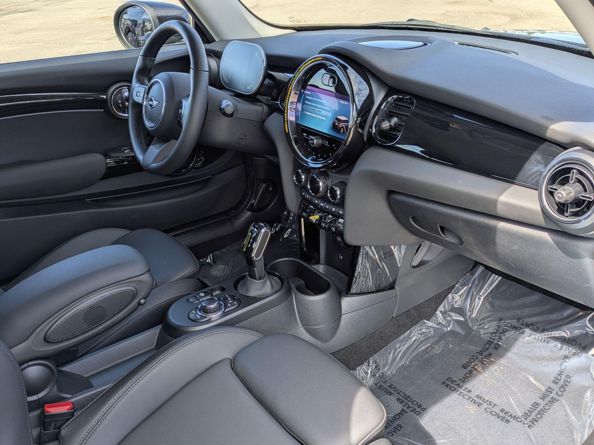 2024 Mini Cooper SE Hardtop photo 25