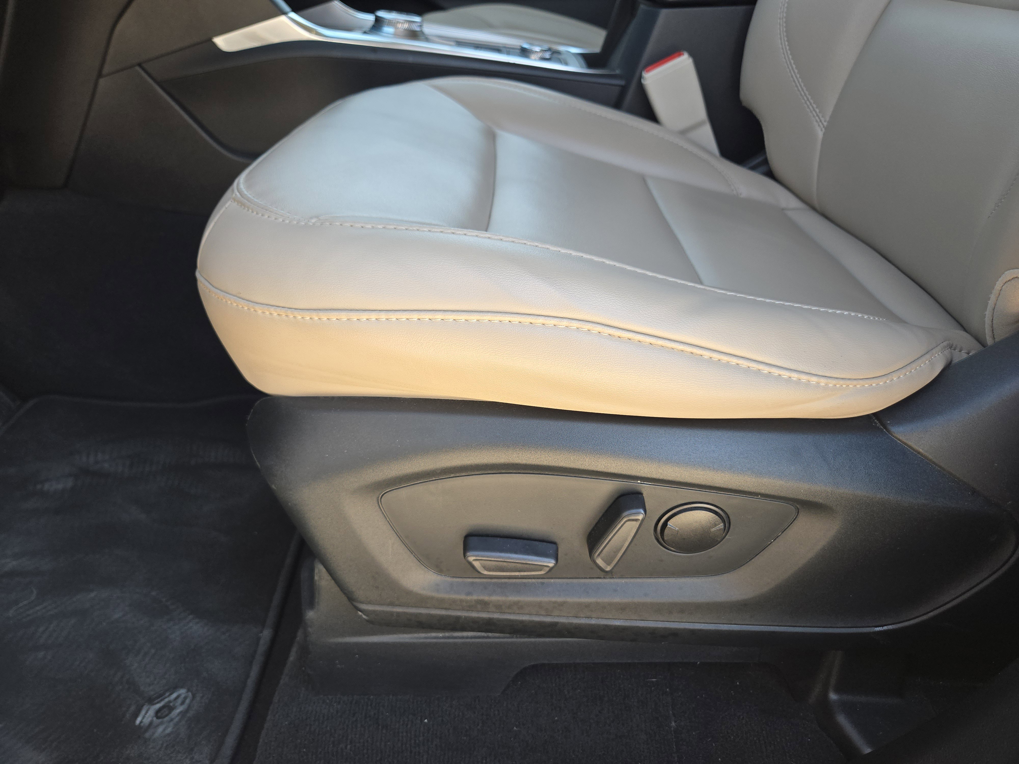 2022 Ford Explorer XLT photo 23