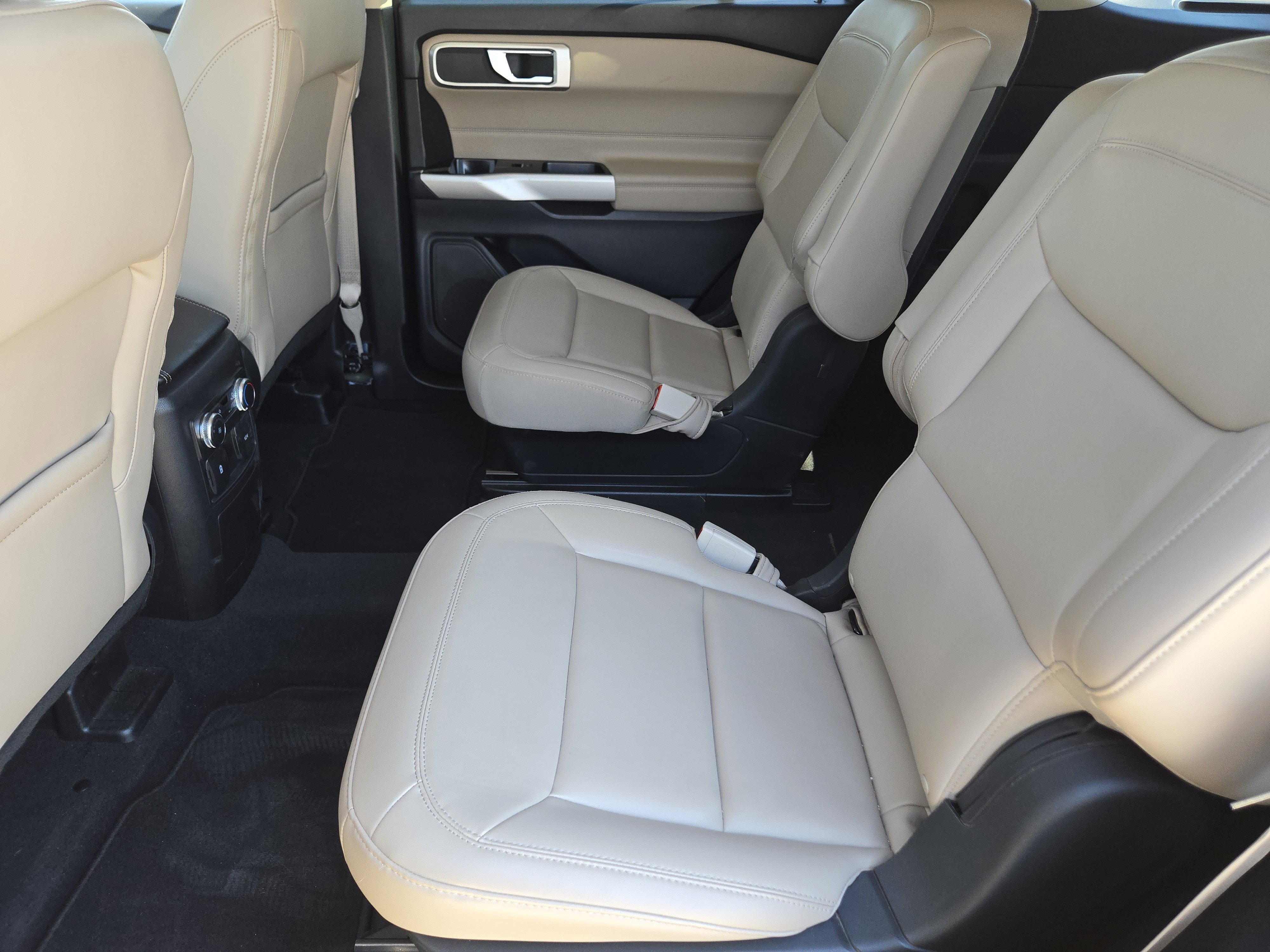 2022 Ford Explorer XLT photo 28