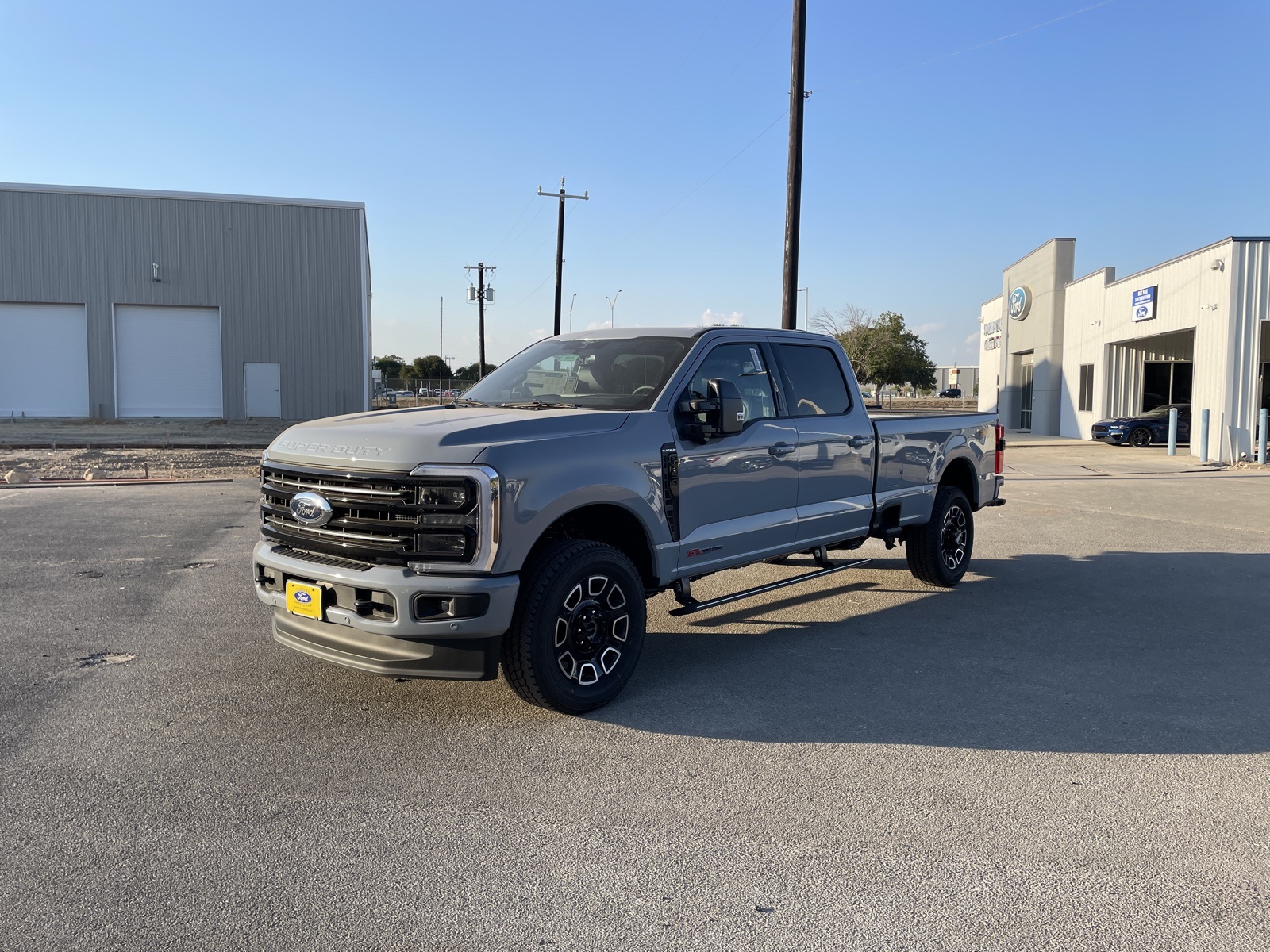 2026 Ford F-350 Super Duty Platinum's photo