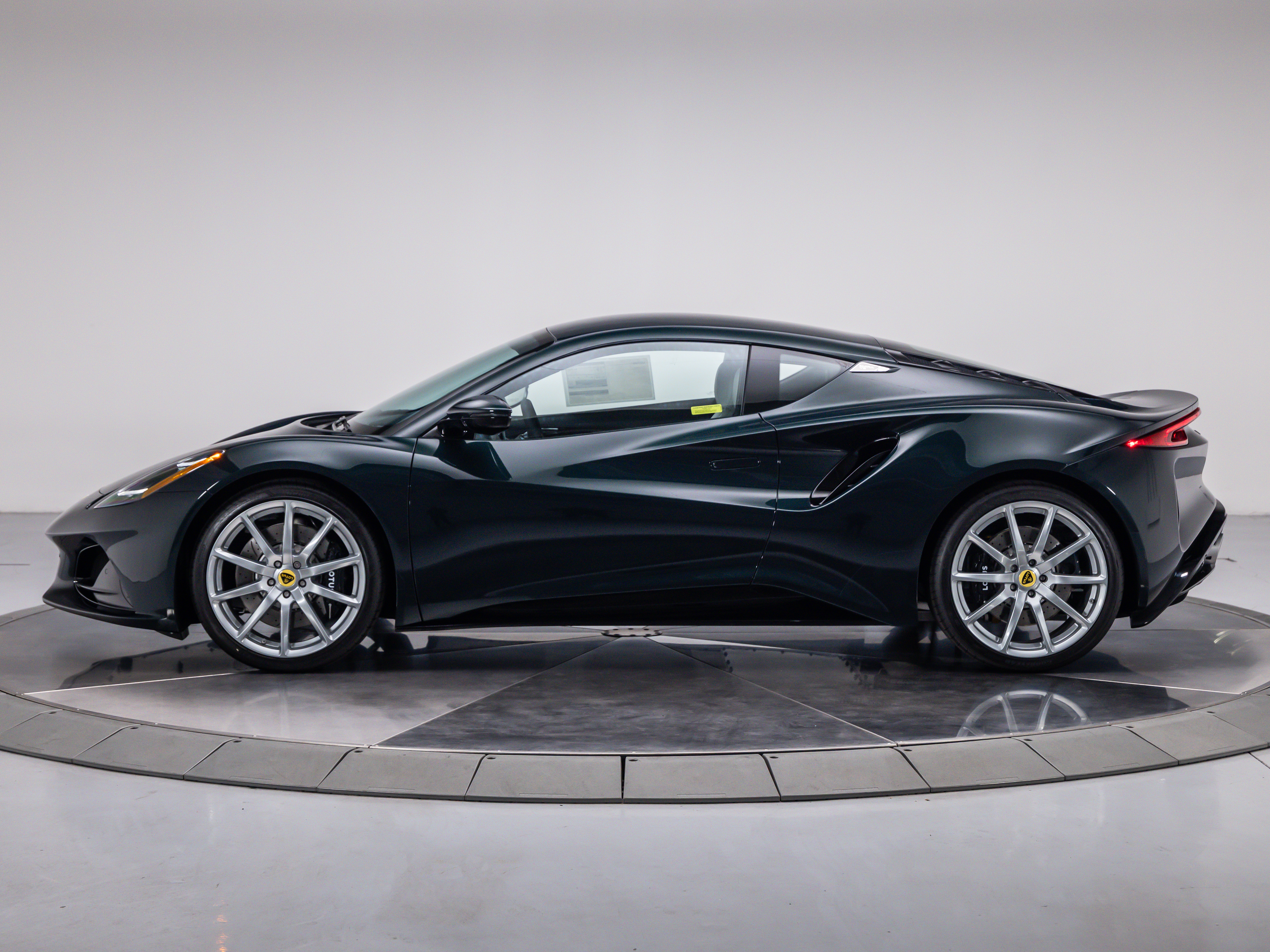 2025 Lotus Emira Base photo 2