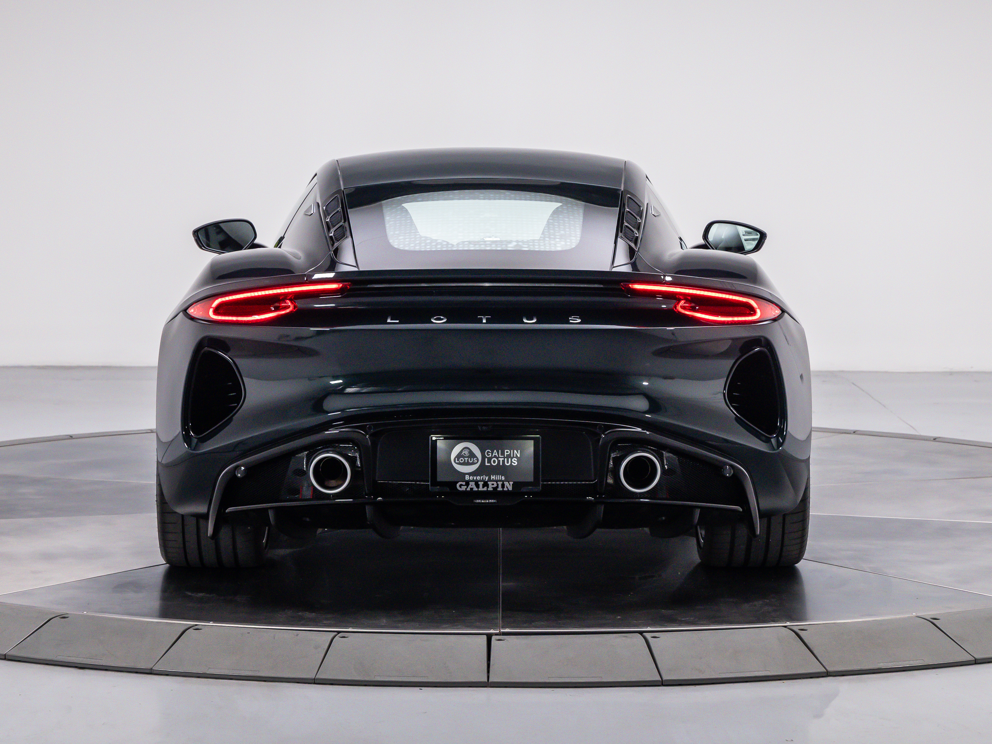 2025 Lotus Emira Base photo 4