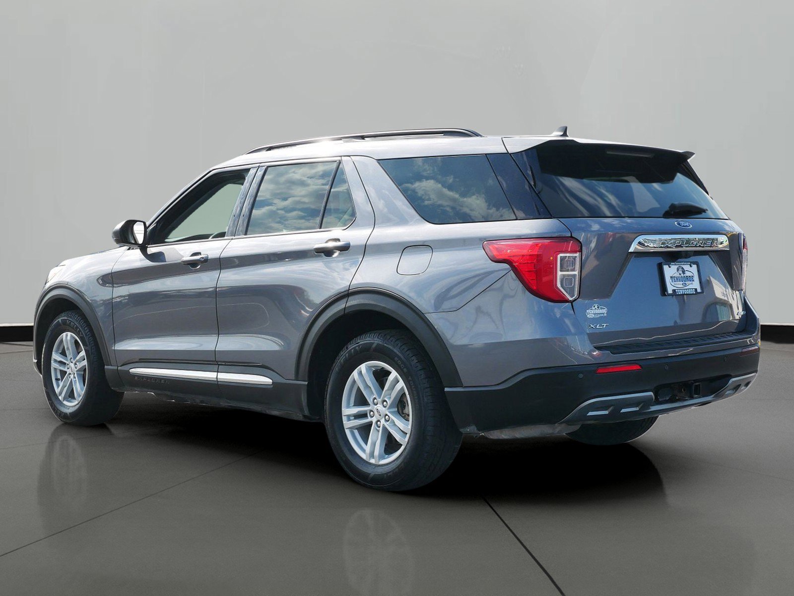 Used 2021 Ford Explorer XLT with VIN 1FMSK8DH8MGC28497 for sale in St. Cloud, Minnesota