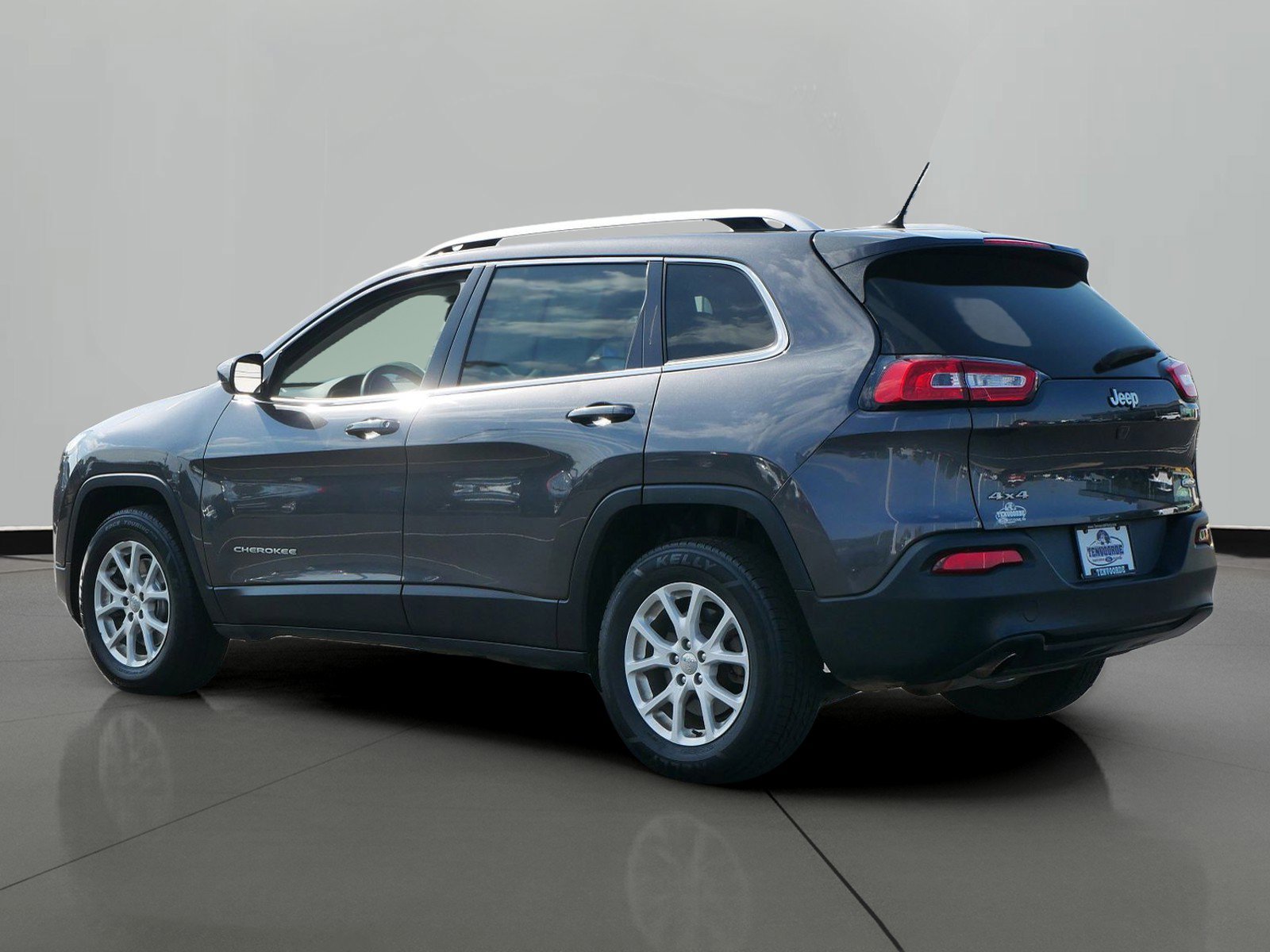 Used 2016 Jeep Cherokee Latitude with VIN 1C4PJMCB4GW286703 for sale in St. Cloud, Minnesota