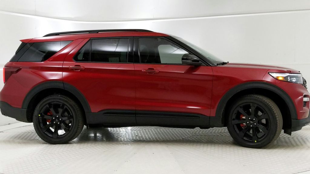 2022 Ford Explorer ST photo 2