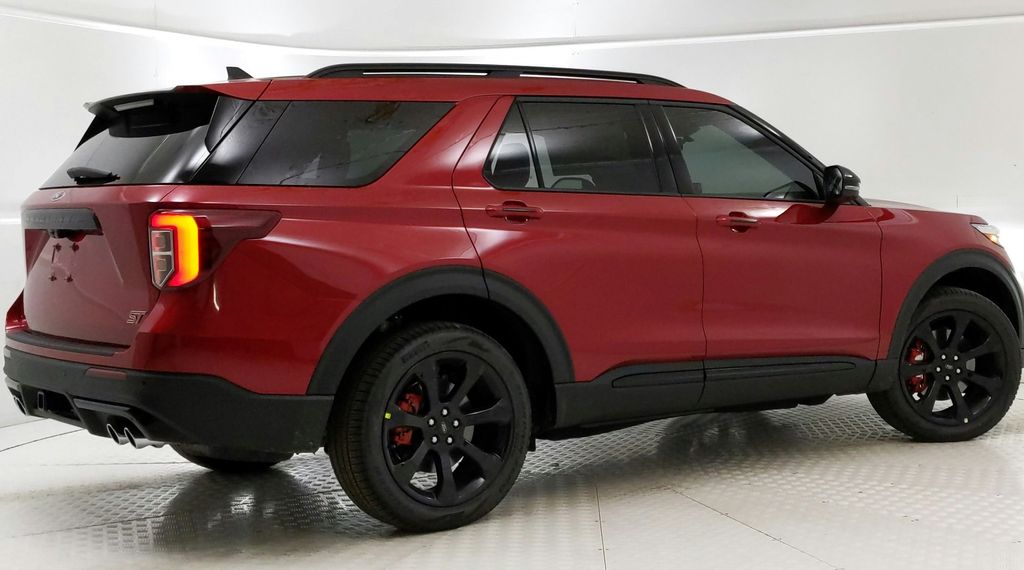 2022 Ford Explorer ST photo 3