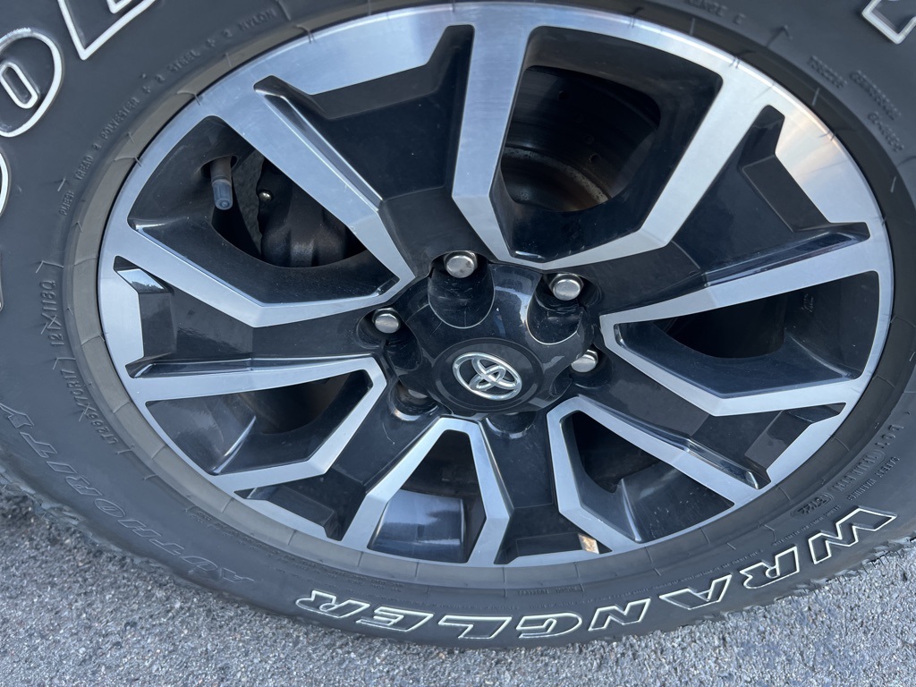 2021 Toyota Tacoma TRD Sport photo 3