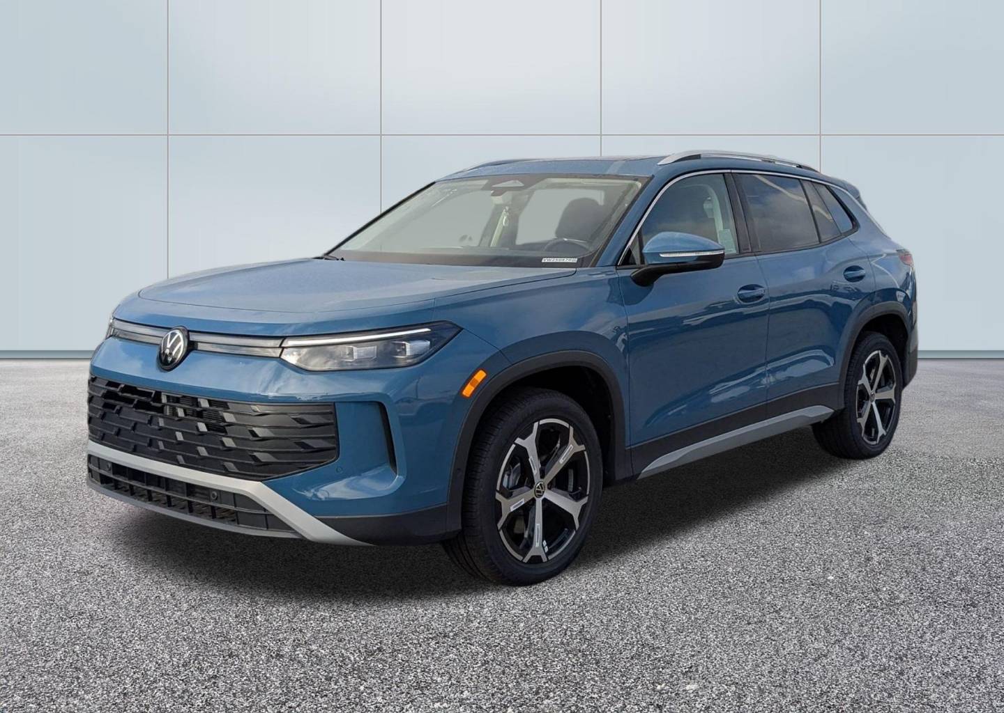 2025 Volkswagen Tiguan SE's photo