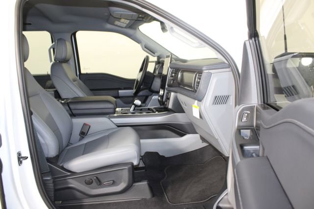 2025 Ford F-150 Lightning photo 20