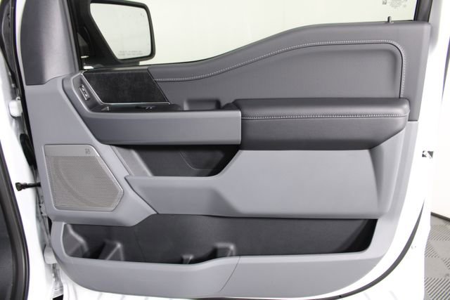 2025 Ford F-150 Lightning photo 21