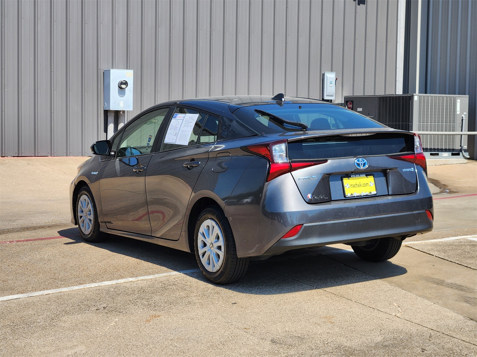 2019 Toyota Prius L photo 3