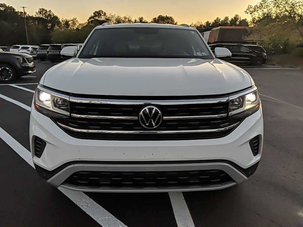 2020 Volkswagen Atlas Cross Sport V6 SE Technology photo 2