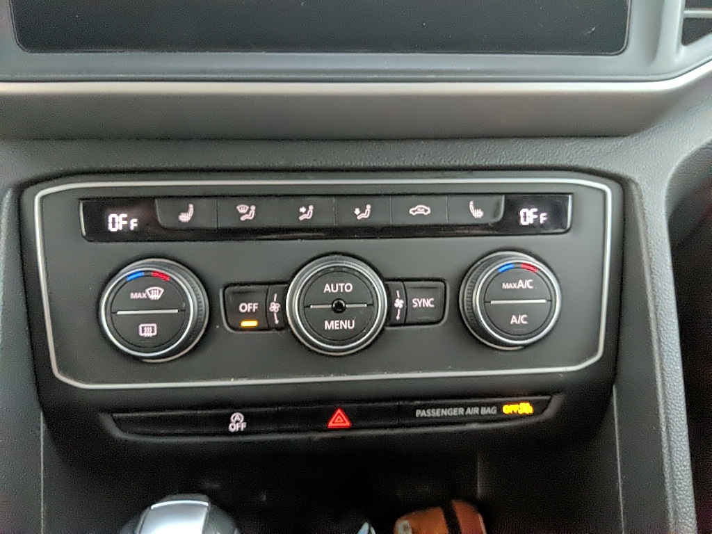 2020 Volkswagen Atlas Cross Sport V6 SE Technology photo 17