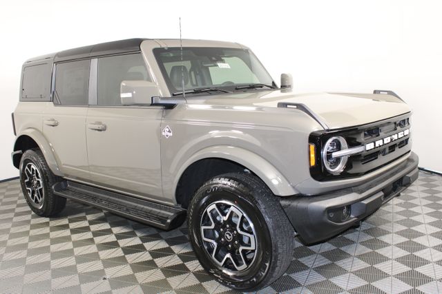 2025 Ford Bronco Outer Banks photo 2