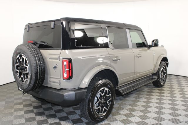 2025 Ford Bronco Outer Banks photo 3