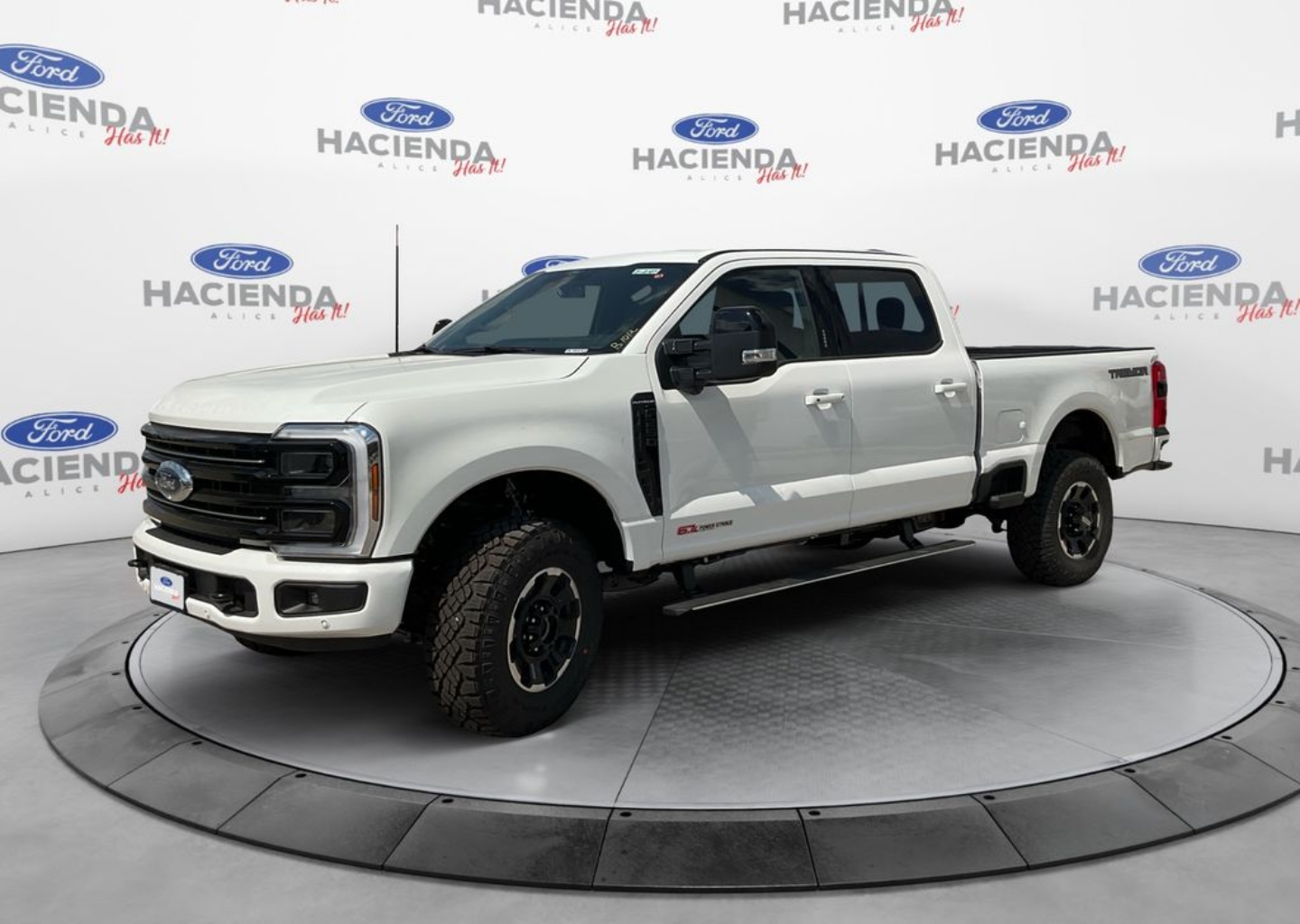 2026 Ford F-250 Super Duty Platinum's photo