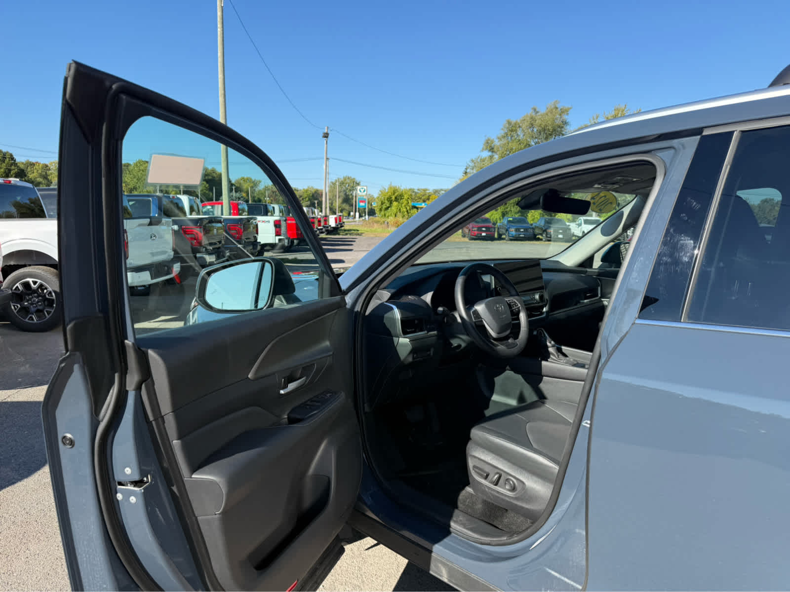 2024 Toyota Grand Highlander XLE photo 3