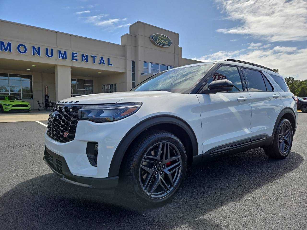 2025 Ford Explorer ST's photo