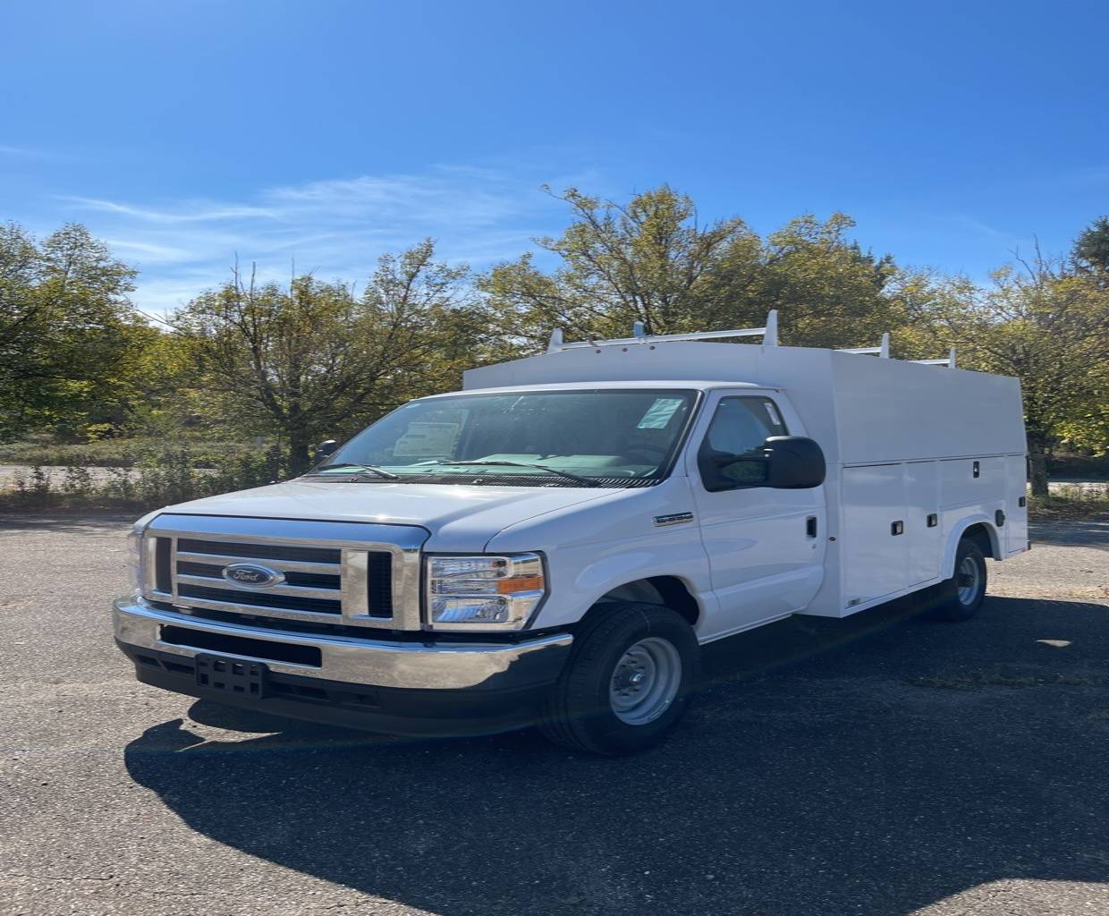 2025 Ford E-Series Base's photo